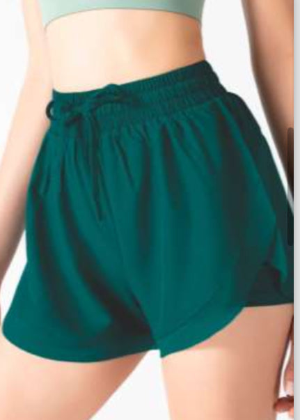 Short con orilla transparente